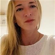 Insegnante di Hatha Yoga qualificata con certificato Alliance 250 RYT offre lezioni private o online